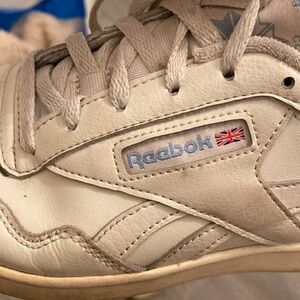 Reebok sneakers size 8